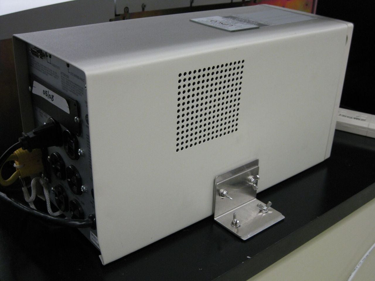 Lab Countertop "L" bracket